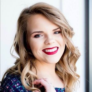 Meet your Posher, Rebecca